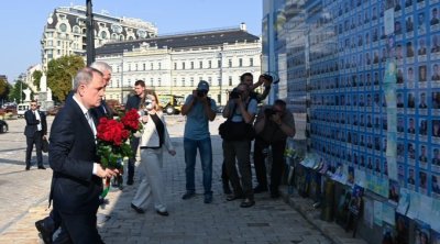 Ceyhun Bayramov Kiyevdə həlak olan ukraynalı müdafiəçilərin xatirəsini yad etdi - FOTO