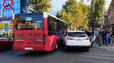 &ldquo;Baku Bus&rdquo; Gəncədə qəzaya düşdü &ndash; FOTO