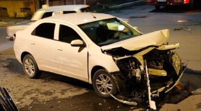 Gəncədə iki avtomobil toqquşdu, bir yaralı var - FOTO