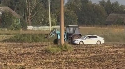 Rusiyada film kimi TƏQİB &ndash; Polis sərxoş traktorçunu belə saxladı &ndash; VİDEO