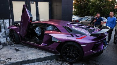 Milyarderin oğlu bənövşəyi “Lamborghini” ilə qəza törətdi- Fotolar