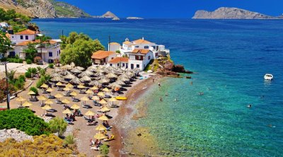 Xorvatiyada turistlər çimərlikləri belə &ldquo;ələ keçirirlər&rdquo;