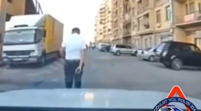 Piyadaların yollarda yaratdığı təhlükəli anlar &ndash; VİDEO
