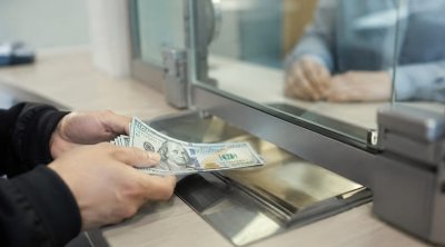 Bu ölkədən Azərbaycana göndərilən pullar kəskin artdı