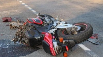 Sabirabadda avtomobil motosikletlə toqquşdu &ndash; Ölən var