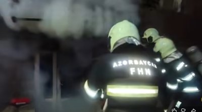 Gəncədə ikimərtəbəli ev yandı - VİDEO