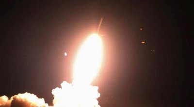 İran yeni raketini ABŞ hərbi gəmisinin üzərində sınaqdan keçirdi