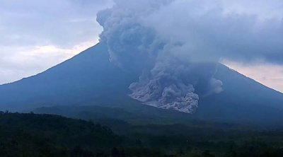 İndoneziyanın ən aktiv vulkanı 700 metrlik kül püskürtdü