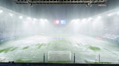 Stadionu su basdı, La Liqa oyunu təxirə salındı - Şəkillər