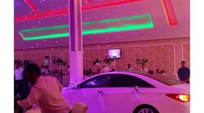 Azərbaycanda bu toy viral oldu: Zala maşınla daxil oldular - VİDEO