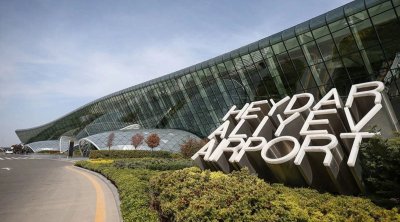 Aeroportda 20 min dollar tapdı, 3 minini dilənçilərə payladı
