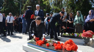 Kürdəmirdə şəhidlərin abidəsi ziyarət edildi - FOTO