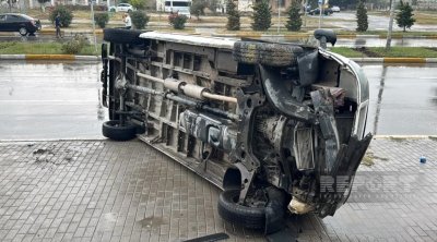 Sumqayıtda &ldquo;BYD&rdquo; ilə toqquşan &ldquo;Ford&rdquo; aşdı &ndash; FOTO