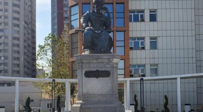 Bakıda Şah İsmayıl Xətainin heykəlində 33 İL SONRA ÜZƏ ÇIXAN YAZI &ndash; FOTO