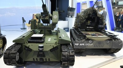 &ldquo;SİQR&rdquo; pilotsuz quru robotu nümayiş etdirildi - FOTO
