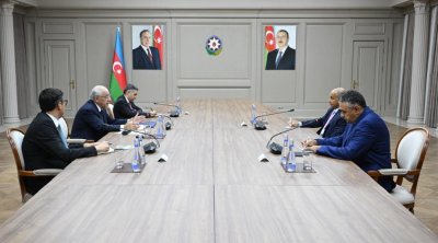 Əli Əsədov Beynəlxalq Üzgüçülük Federasiyasının prezidenti ilə görüşdü