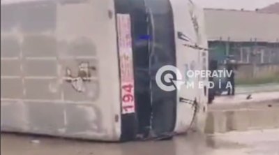 Bakıda marşrut avtobusu aşdı &ndash; VİDEO
