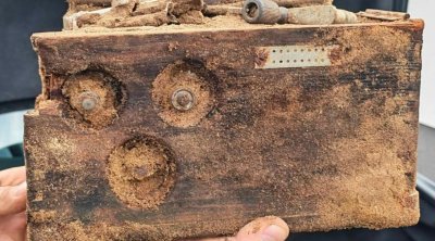 Meşədə 1939-cu ilə aid telefonlar tapıldı: 80 ildən çox torpaqda qalıblar - FOTO