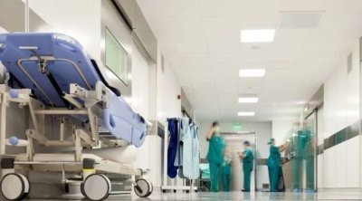 İşdən çıxarıldı: baş həkimin müavinini bıçaqladı