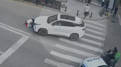 Bakıda maşın ana və uşağın üstündən keçdi - VİDEO