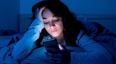 Telefonların enerjisi gecə niyə azalır?