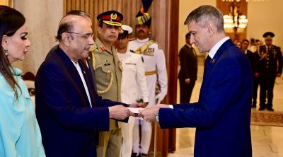 Azərbaycanın yeni səfiri etimadnaməsini Pakistan prezidentinə təqdim etdi - FOTO