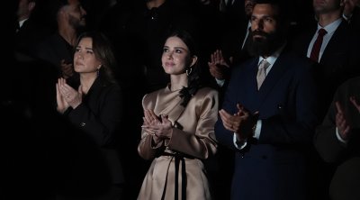 Türkiyəli aktyor Bakıdakı film təqdimatında xanımını tək qoymadı &ndash; FOTO-VİDEO