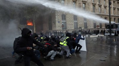 Fransada meriyanın binasında iğtişaş törədildi -166 nəfər saxlanıldı - FOTO/VİDEO
