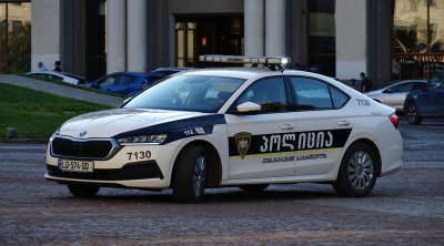 Xarici vətəndaş polisdən qaçmaq üçün özünü 4-cü mərtəbədən atdı