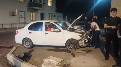 Gəncədə ağır qəza: 2 avtomobil toqquşdu - FOTO-VİDEO