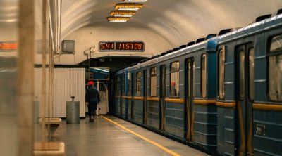 Kiyevdə nəqliyyat iflic oldu: Metro dayandırıldı - VİDEO