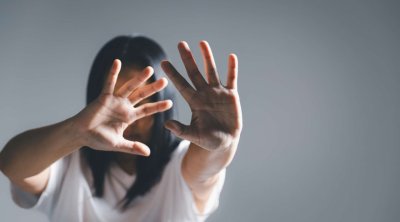 Masazırda 65 yaşlı kişi özündən 16 yaş kiçik sevgilisini döydü