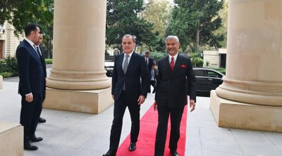 Ceyhun Bayramov Hindistanın xarici işlər nazirini belə qarşıladı - FOTO