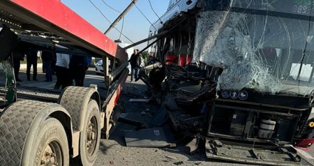 "BakuBus" avtobusu ilə yük avtomobili toqquşdu, ölən var- FOTO/VİDEO