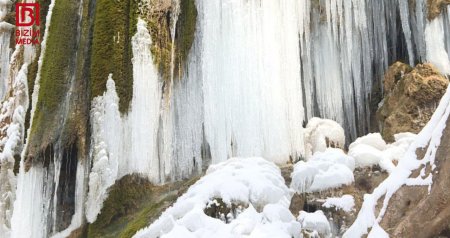 Donmuş "Mamırlı şəlalə"nin əsrarəngiz mənzərəsi - FOTO