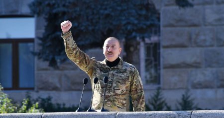 İlham Əliyev: “Azərbaycan Ordusu özünü paradlarda deyil, döyüş meydanında nümayiş etdirdi” – VİDEO