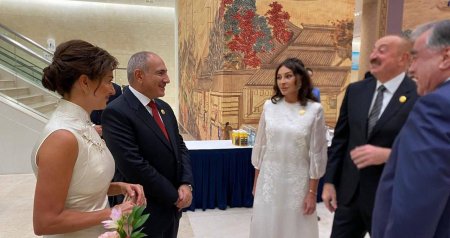 İlham Əliyev və Paşinyan ilk dəfə xanımları ilə bir araya gəldi - FOTO