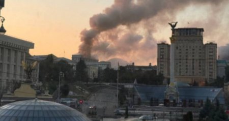 Rusiya ordusu Kiyevdə hökumət binasına zərbə endirdi - FOTO