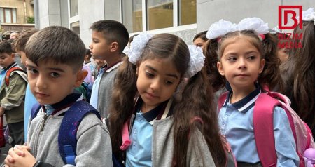 Birincilərin ilk zəng həyəcanı – FOTOREPORTAJ