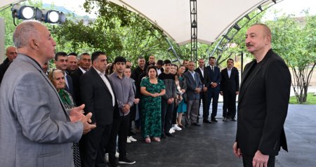 Prezident Badara kəndində sakinlərlə görüşdü – FOTO