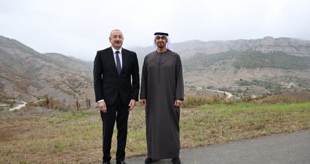 Prezidentlərin Daşaltı kəndinin fonunda birgə FOTOLARI