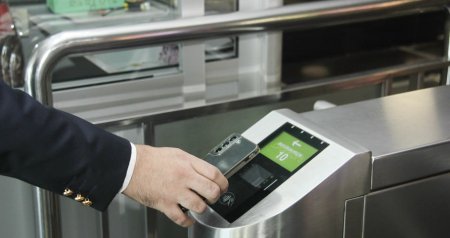 Bakı metrosunda artıq tələbə kartları da İŞLƏYİR – Bəs güzəştlər TƏTBİQ olunacaq? - VİDEO