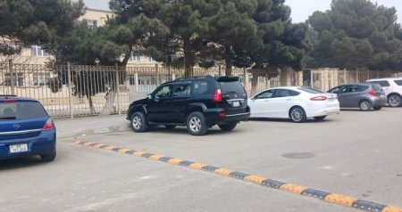 Məhəllədaxili yolların “YARAŞIĞI” – Özbaşına qoyulan tramplinlər maşınlara və sürücülərə necə ziyan vurur?