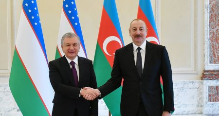 Şavkat Mirziyoyev İlham Əliyevi Zəfər Günü münasibətilə təbrik etdi
