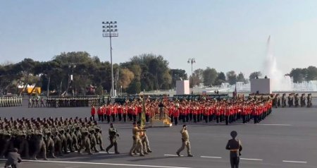 Zəfər paradında hərbçilərin yürüşü başladı – VİDEO