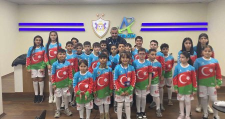 Qurban Qurbanov şəhid övladları ilə - FOTO