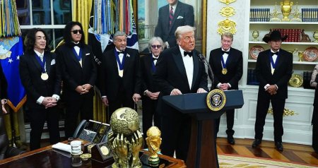 Trampa təqdim olunan heykəlciyin müəllifi: “Biz sübut etdik ki, Azərbaycan xalqı sülhpərvərdir” - FOTO