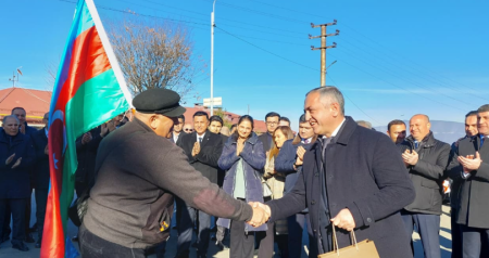İlk köç karvanı Kərkicahana çatdı, açarlar təqdim olundu &ndash; FOTO