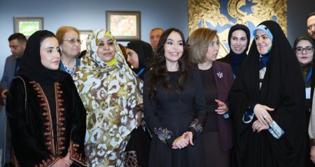 Leyla Əliyeva Pezeşkianın qızı ilə SƏRGİDƏ - FOTO