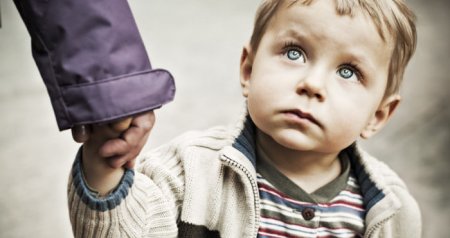 Valideyn himayəsindən məhrum uşaqların TALEYİ - Əcnəbilərə, yoxsa azərbaycanlı ailələrə?